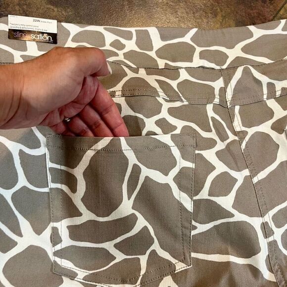 Slim-sation Animal Print Pull-on Twill Ankle Pants 22W - Picture 13 of 13